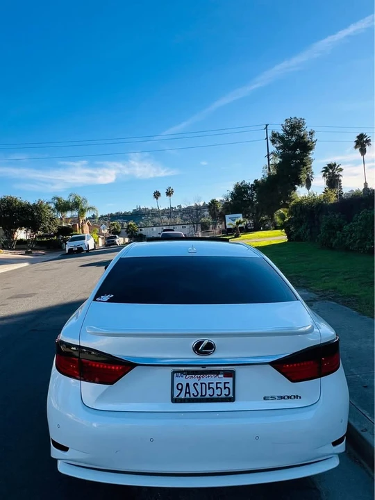 2013 Lexus ES 6th Gen - Image 5 of 7