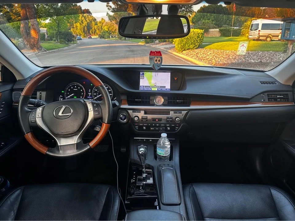2013 Lexus ES 6th Gen - Image 14 of 16