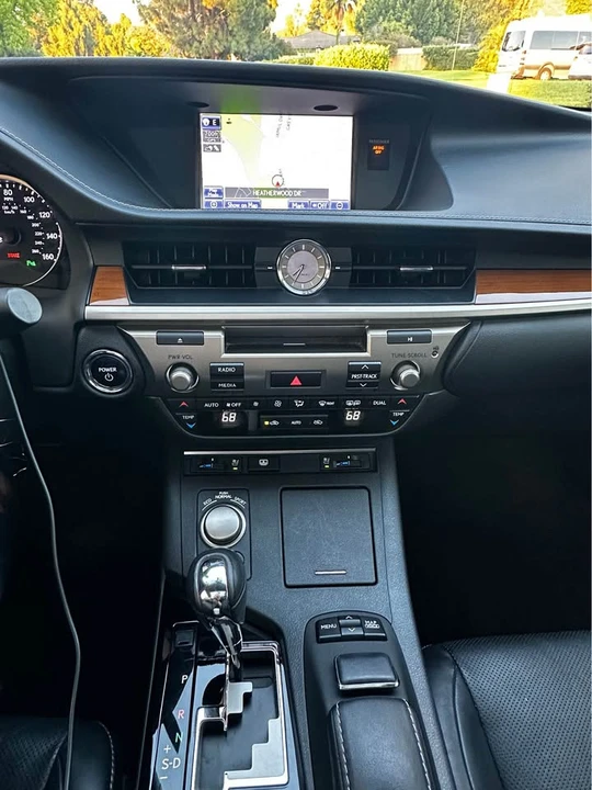 2013 Lexus ES 6th Gen - Image 16 of 16