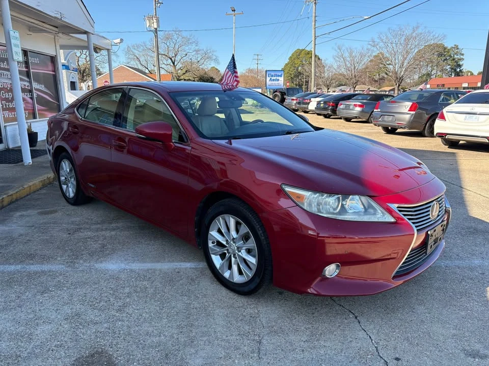 2013 Lexus ES 6th Gen - Image 9 of 16