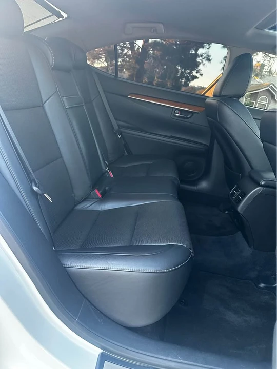 2013 Lexus ES 6th Gen - Image 11 of 16