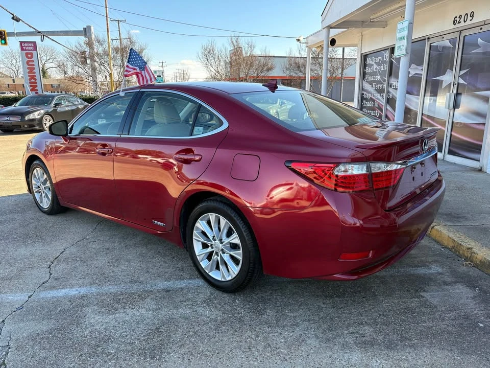 2013 Lexus ES 6th Gen - Image 5 of 16