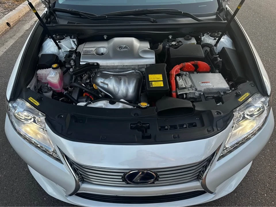 2013 Lexus ES 6th Gen - Image 13 of 16