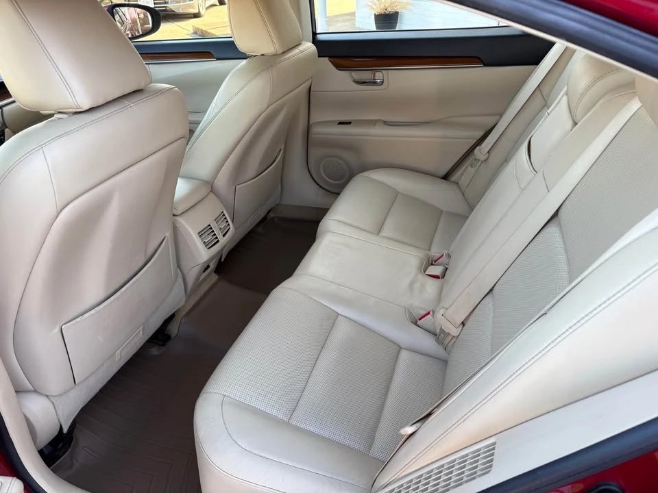 2013 Lexus ES 6th Gen - Image 11 of 16