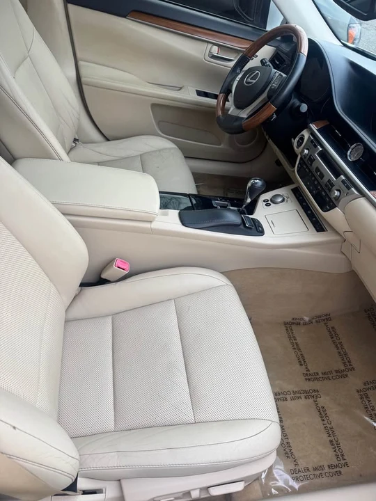 2013 Lexus ES 6th Gen - Image 6 of 7