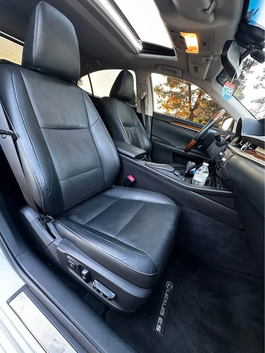2013 Lexus ES 6th Gen - Image 10 of 16