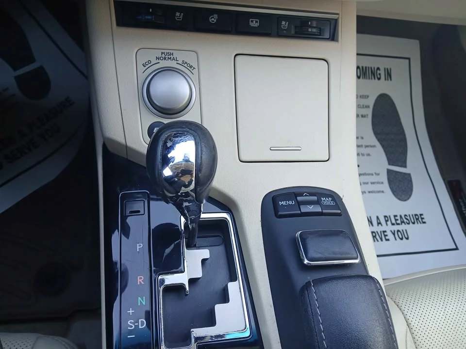 2013 Lexus ES 6th Gen - Image 10 of 15