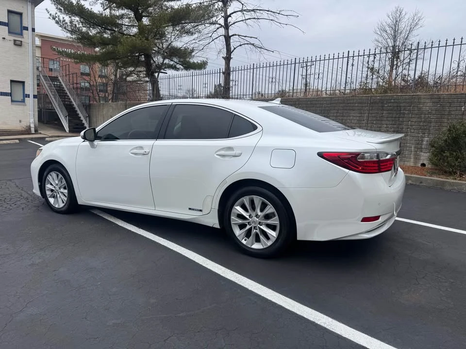 2013 Lexus ES 6th Gen - Image 4 of 7