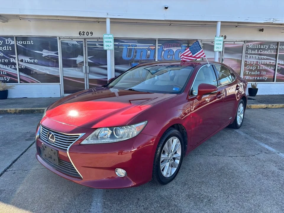 2013 Lexus ES 6th Gen - Image 2 of 16