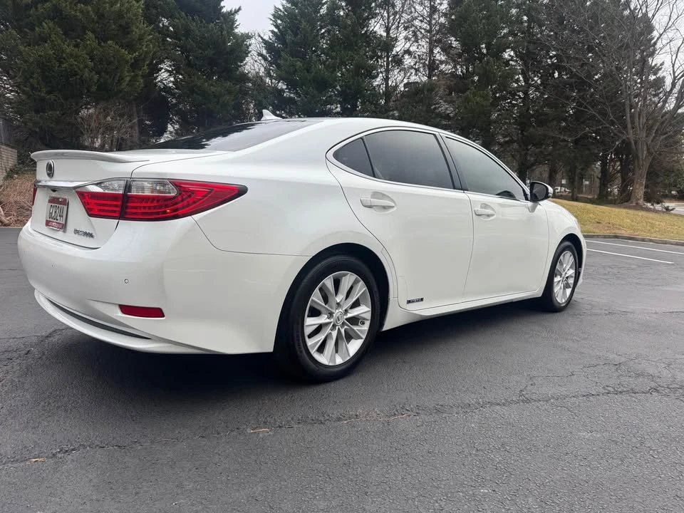 2013 Lexus ES 6th Gen - Image 3 of 7