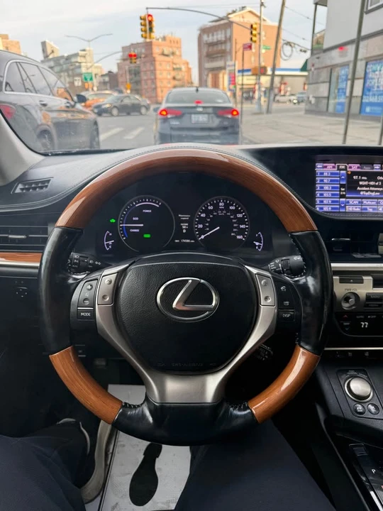 2013 Lexus ES 6th Gen - Image 11 of 11