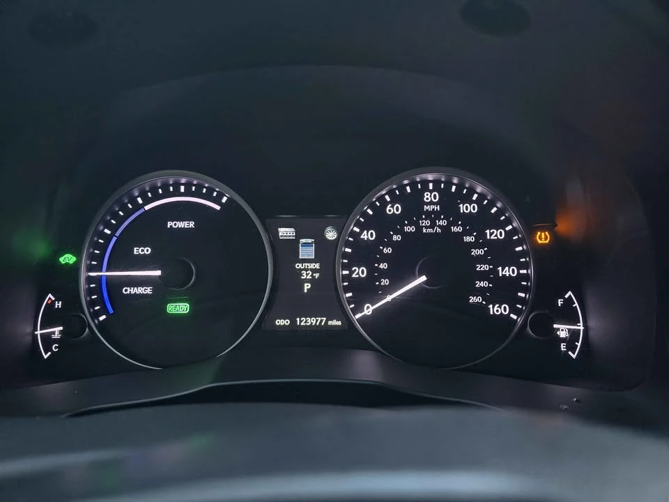 2013 Lexus ES 6th Gen - Image 8 of 9