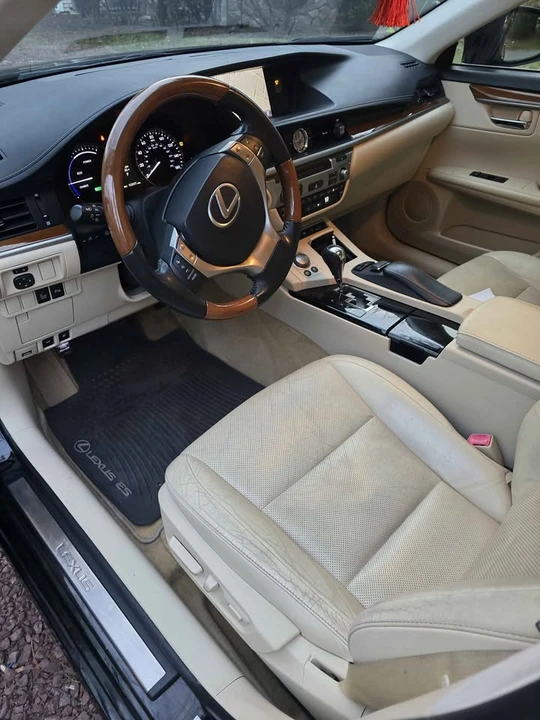 2013 Lexus ES 6th Gen - Image 6 of 9