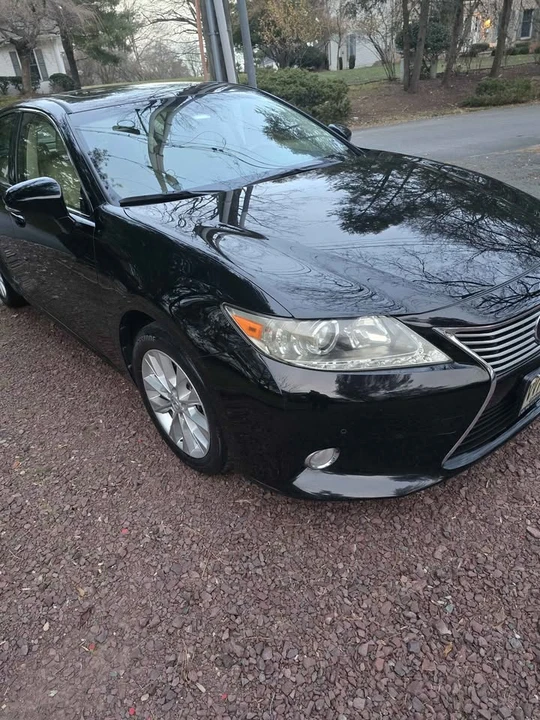 2013 Lexus ES 6th Gen - Image 2 of 9