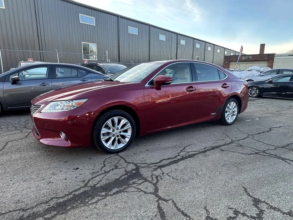 2013 Lexus ES 6th Gen - Image 3 of 16