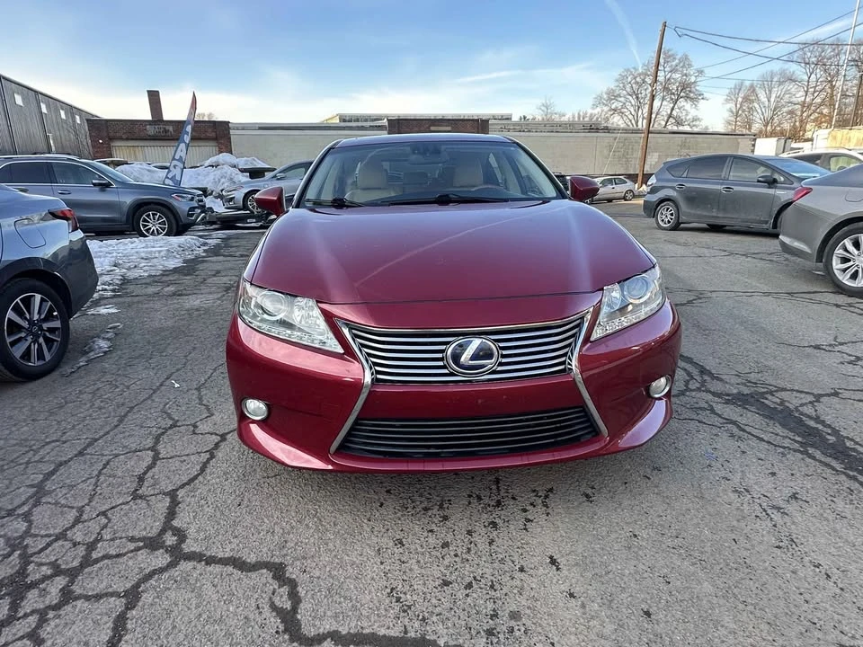 2013 Lexus ES 6th Gen - Image 13 of 16