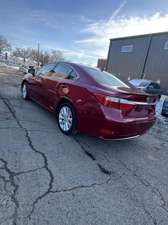 2013 Lexus ES 6th Gen - Image 4 of 16