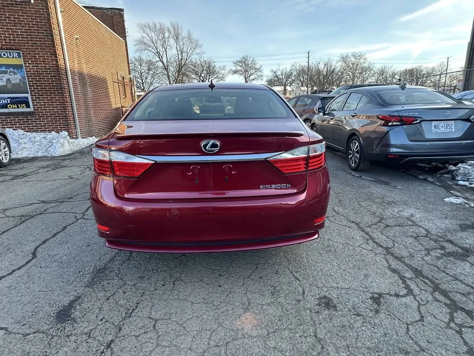 2013 Lexus ES 6th Gen - Image 15 of 16