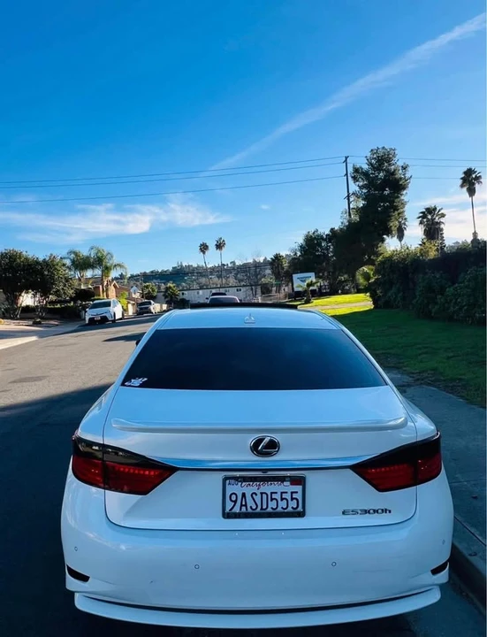 2013 Lexus ES 6th Gen - Image 3 of 8