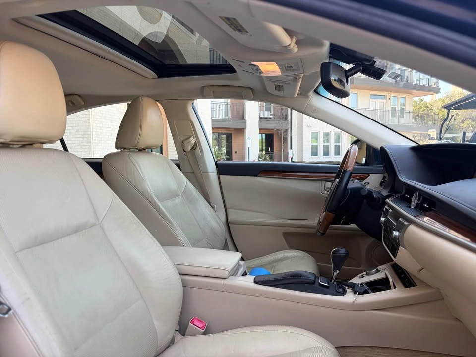 2013 Lexus ES 6th Gen - Image 12 of 17