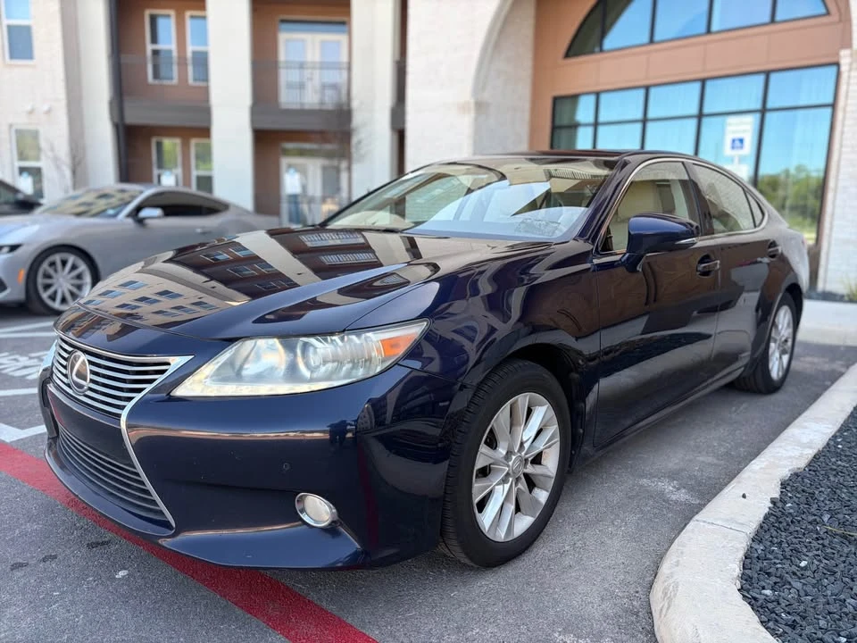 2013 Lexus ES 6th Gen - Image 6 of 17