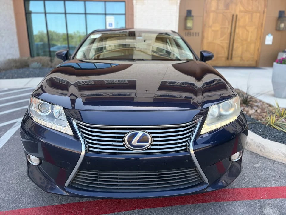 2013 Lexus ES 6th Gen - Image 7 of 17