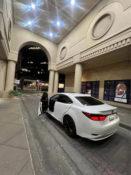 2013 Lexus ES 300h Luxury Sedan 4D