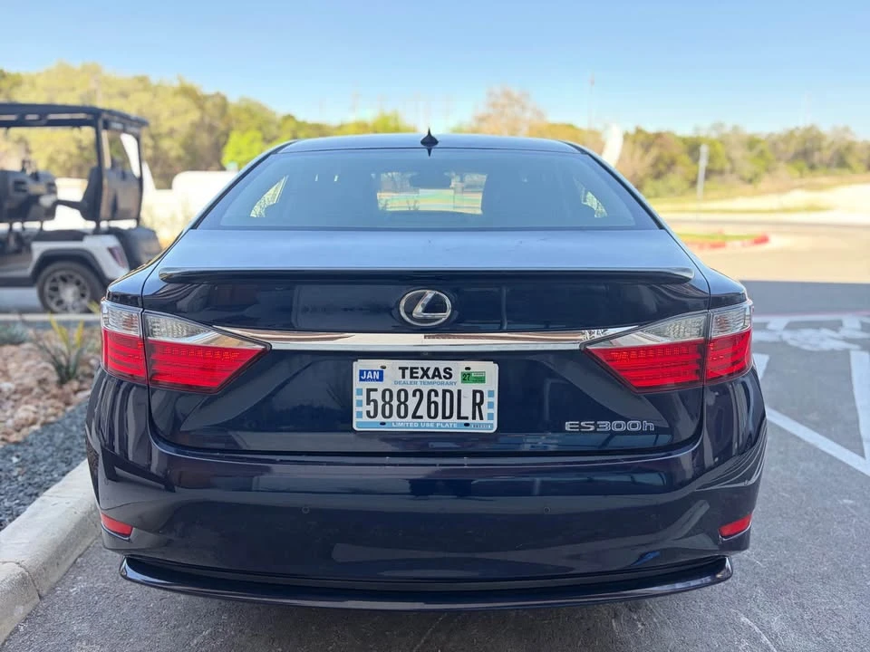 2013 Lexus ES 6th Gen - Image 3 of 17
