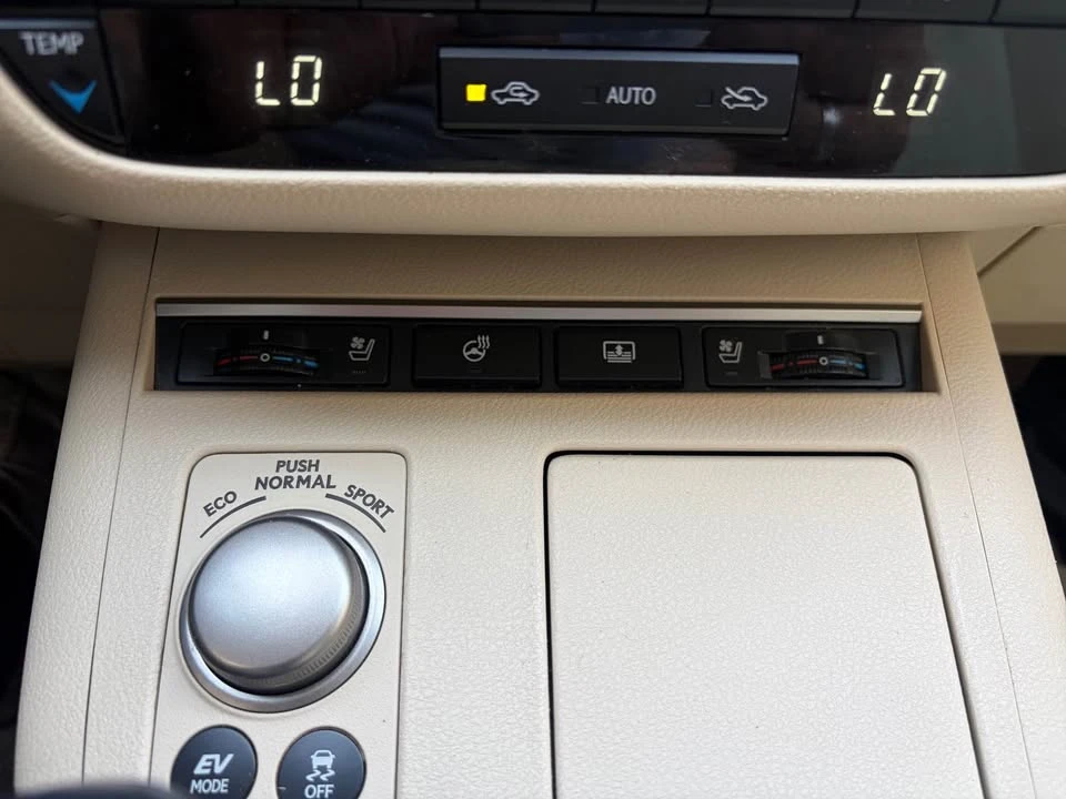2013 Lexus ES 6th Gen - Image 16 of 17