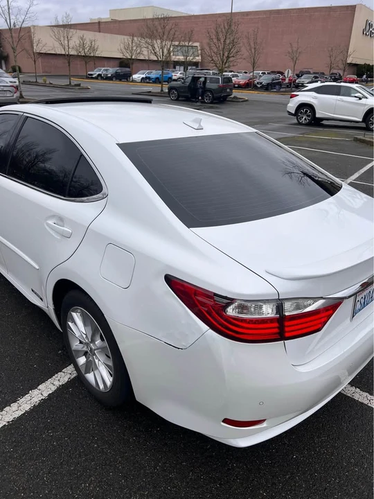 2013 Lexus ES 6th Gen - Image 6 of 15