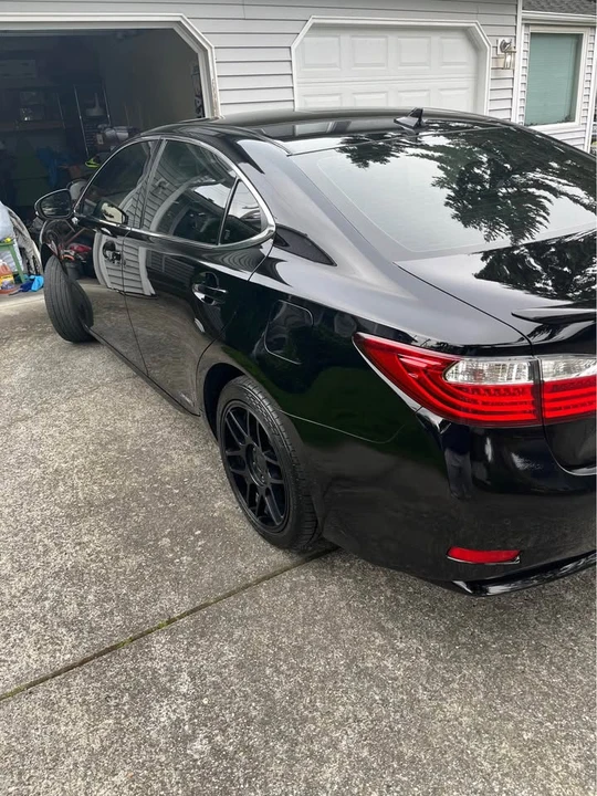 2013 Lexus ES 6th Gen - Image 11 of 15