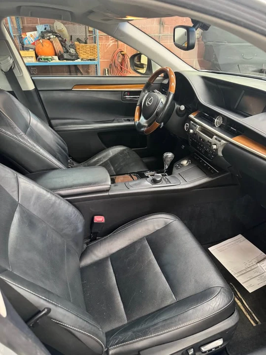 2013 Lexus ES 6th Gen - Image 3 of 11