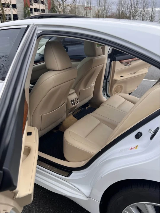 2013 Lexus ES 6th Gen - Image 12 of 15