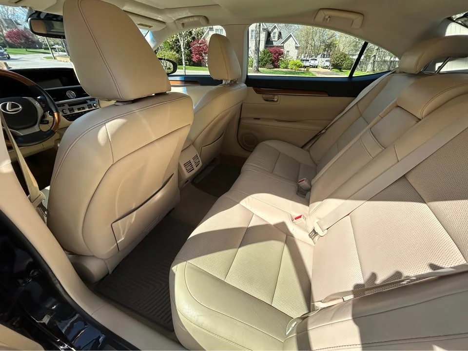 2013 Lexus ES 6th Gen - Image 4 of 12