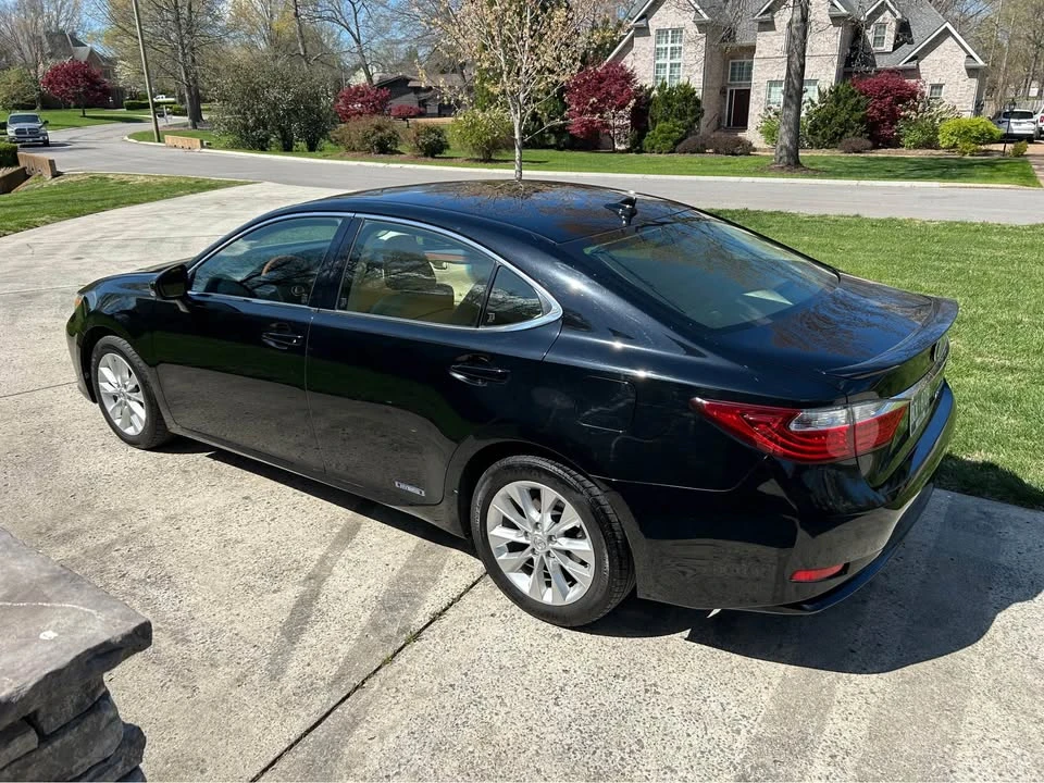 2013 Lexus ES 6th Gen - Image 5 of 12
