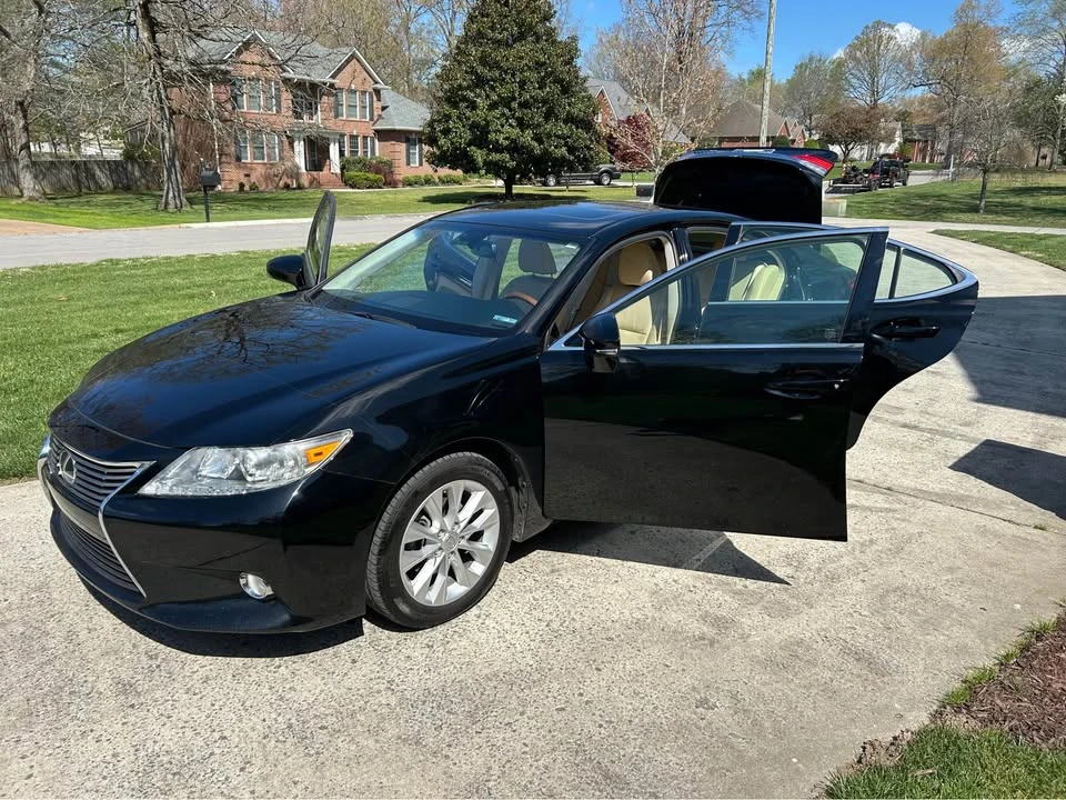 2013 Lexus ES 6th Gen - Image 9 of 12