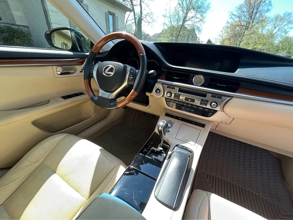 2013 Lexus ES 6th Gen - Image 3 of 12