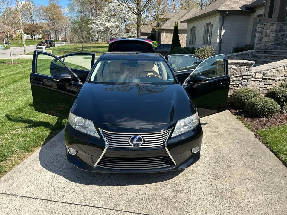 2013 Lexus ES 6th Gen - Image 8 of 12