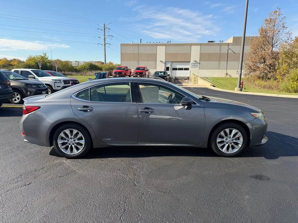 2013 Lexus ES 6th Gen - Image 8 of 8