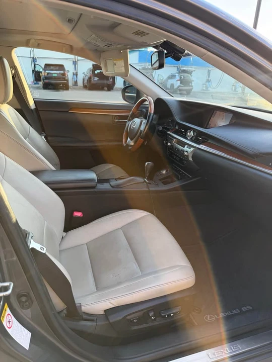 2013 Lexus ES 6th Gen - Image 2 of 8