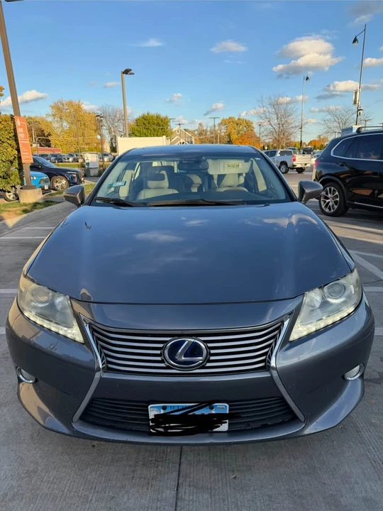 2013 Lexus ES 6th Gen - Image 5 of 8
