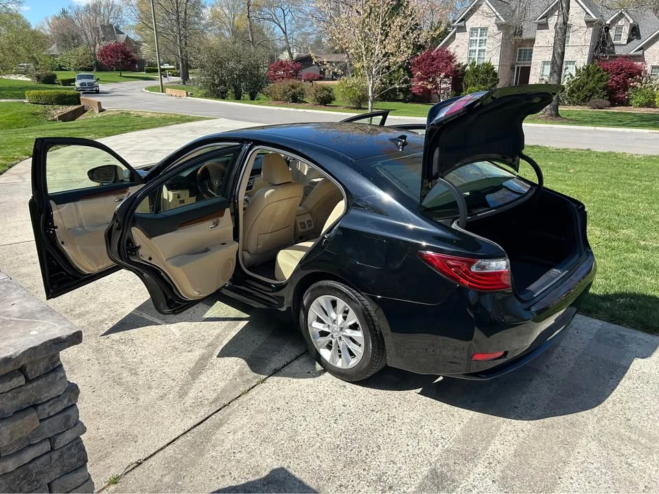 2013 Lexus ES 6th Gen - Image 6 of 12