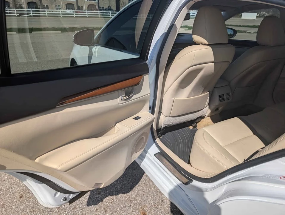2013 Lexus ES 6th Gen - Image 8 of 20