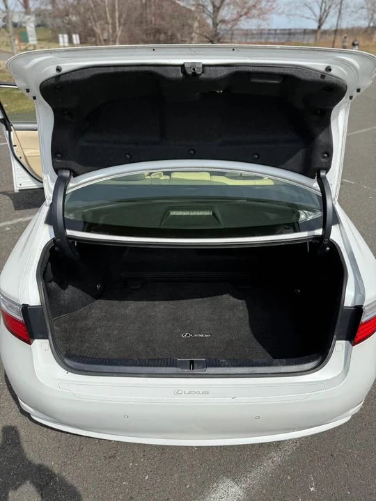 2013 Lexus ES 6th Gen - Image 14 of 15