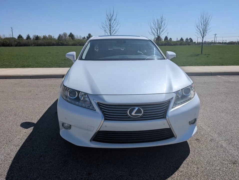 2013 Lexus ES 6th Gen - Image 15 of 20