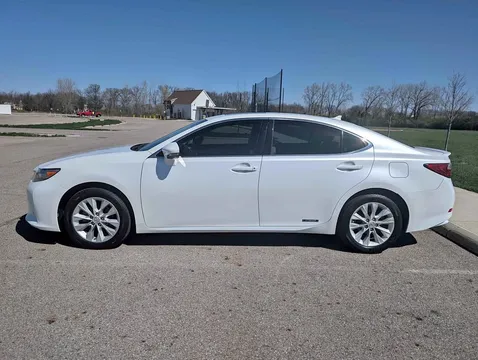 2013 Lexus ES 300h Luxury Sedan