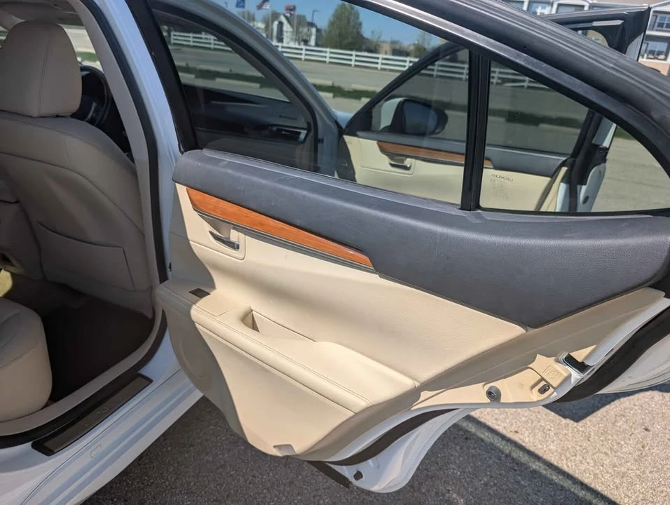 2013 Lexus ES 6th Gen - Image 18 of 20
