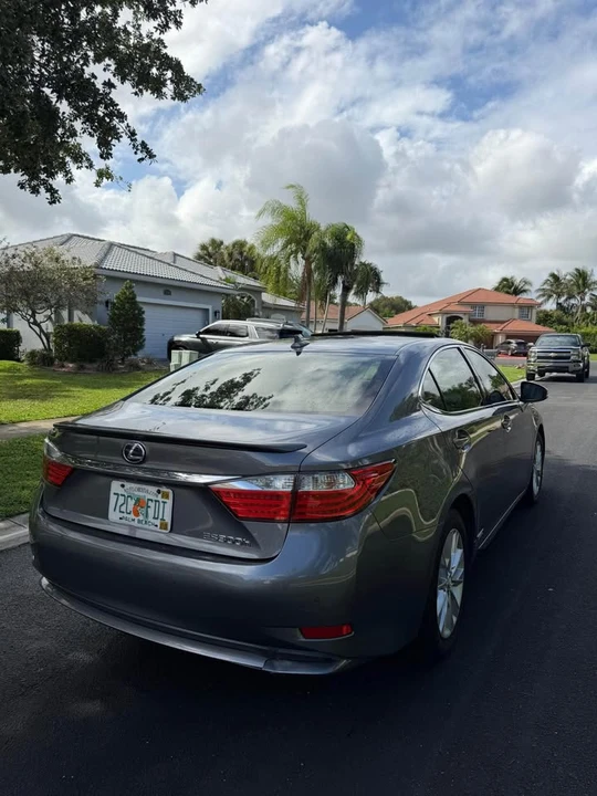 2013 Lexus ES 6th Gen - Image 17 of 18
