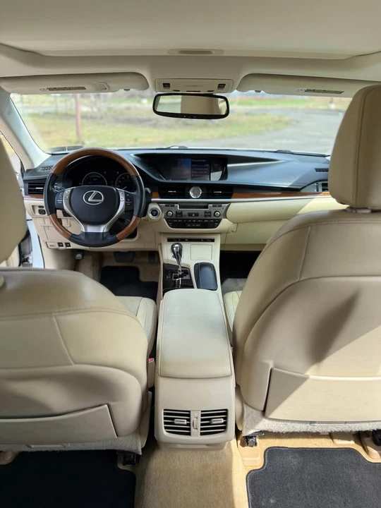 2013 Lexus ES 6th Gen - Image 12 of 15