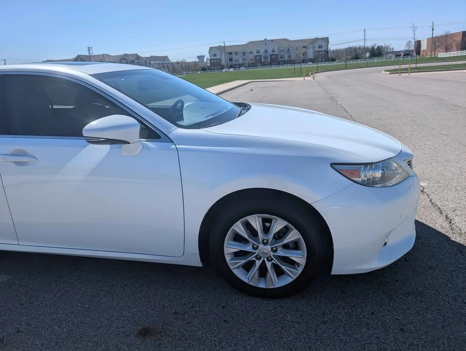 2013 Lexus ES 6th Gen - Image 13 of 20
